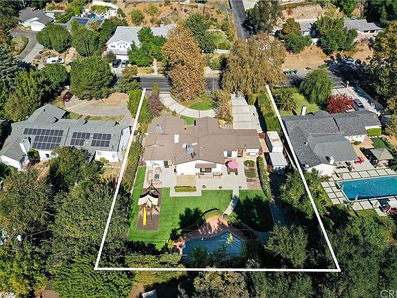2nd image of 23302 Oxnard St