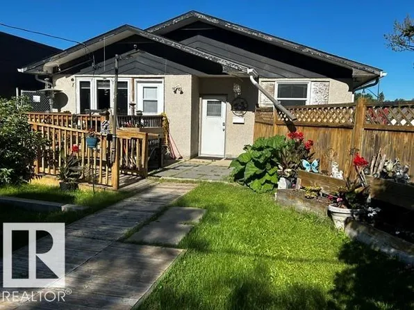 5031 51st Ave, Lamont, AB T0B 2R0