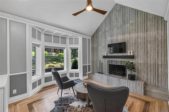 6 bed, 8134 sqft, $9,900 — Photo 3