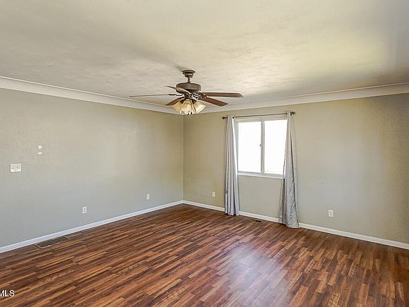 5th image of 2225 Rood St