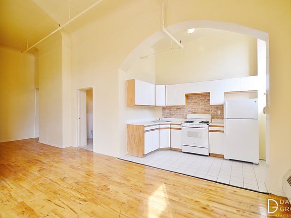 3rd image of 162 McLean Ave APT 3G