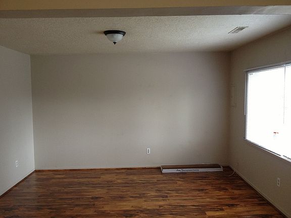 4th image of 4220-4224 N Commercial Ave #4222