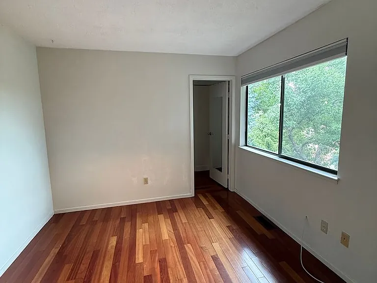1230 Searchlite Ct — Photo 4
