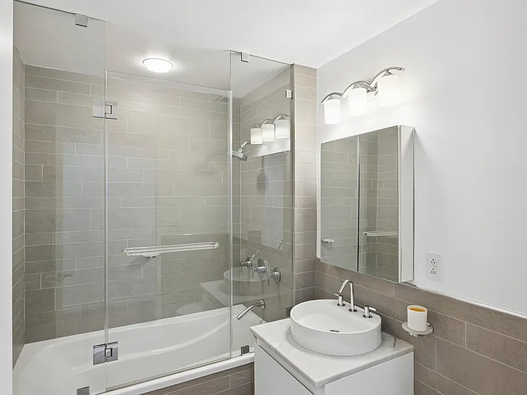 50 W 15th St #2D — Photo 17