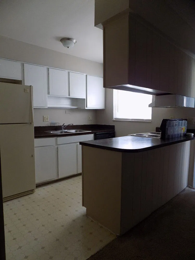 2 Bedroom 1 Bathroom Apartment For Rent at 5325 Curry Ford Rd. Unit D105 Orlando, FL 32812 — Photo 4