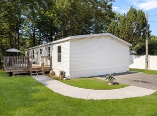 26 Woodridge Dr, Burrillville, RI 02839
