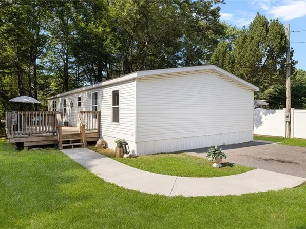 26 Woodridge Dr, Burrillville, RI 02839