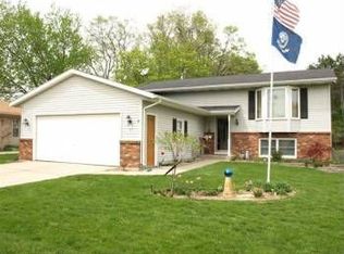 1821 Tremont Blvd NW, Grand Rapids, MI 49504