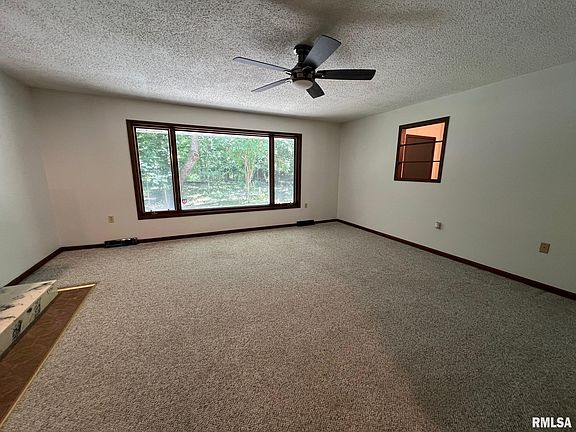 3rd image of 24995 Twin Oaks Ave
