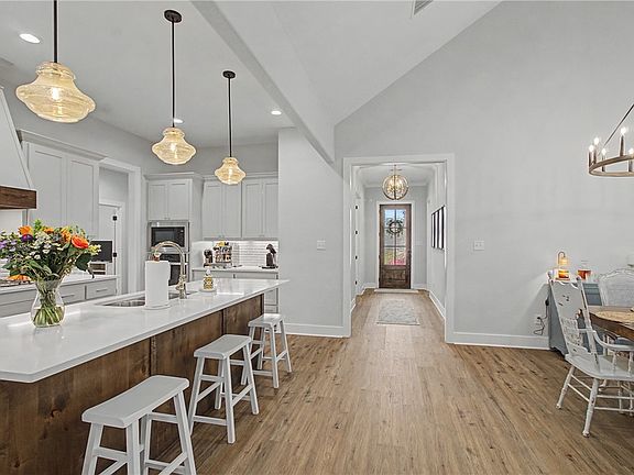 4th image of 3555 Chantilly Path