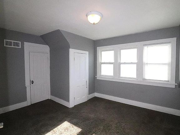 3rd image of 826 N C St