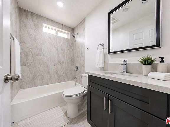 3rd image of 1617 W 55th St
