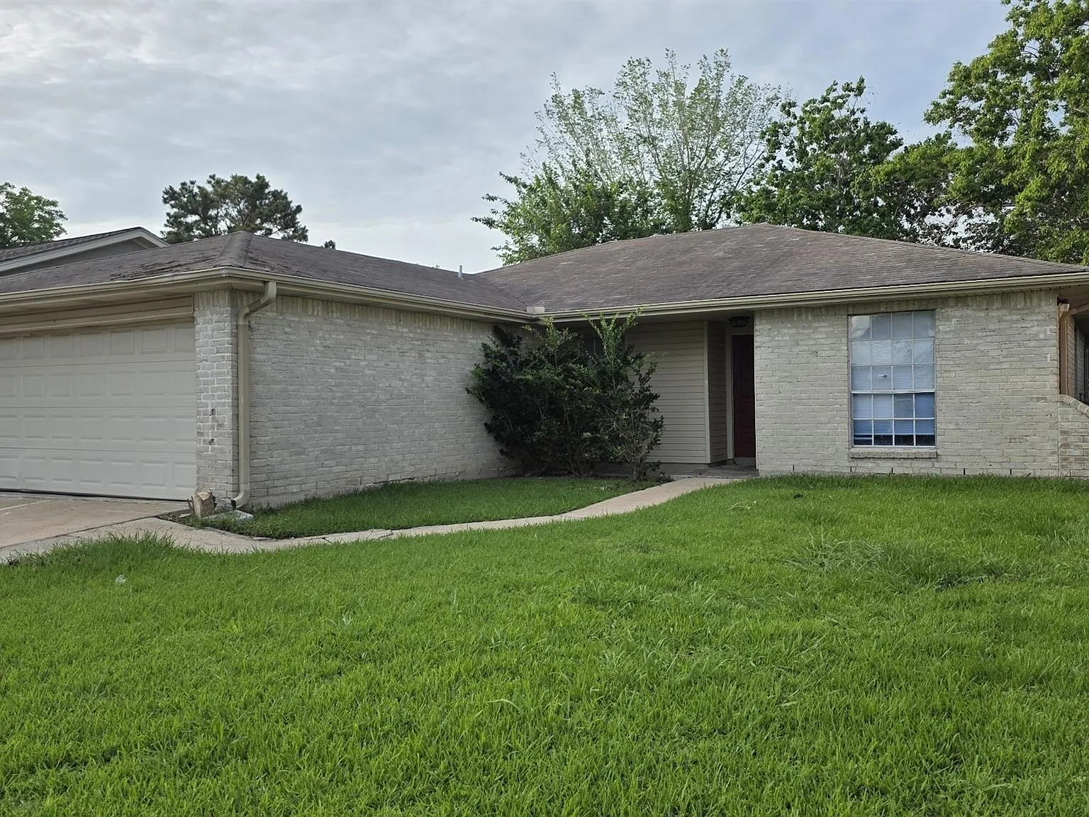 3 bed, 2.0 bath, 1419 sqft, $1,850 — Photo 2