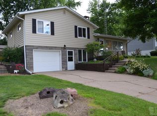 1709 N 3rd St, Oskaloosa, IA 52577