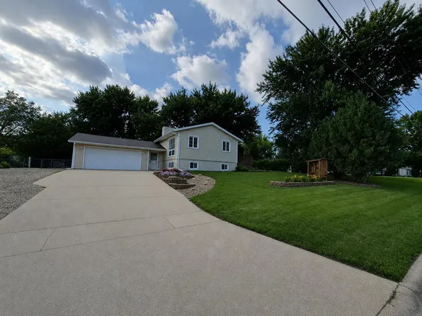 562 Jones Rd, Evansdale, IA 50707
