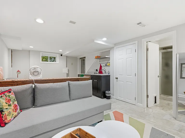 855 N Frederick St — Photo 20