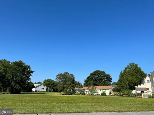 9 Indian Hill Ln #B, Ocean View, DE 19970
