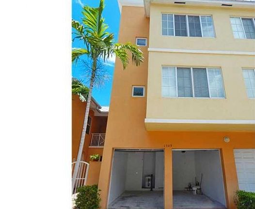 2nd image of 1309 SW 4th St #1309