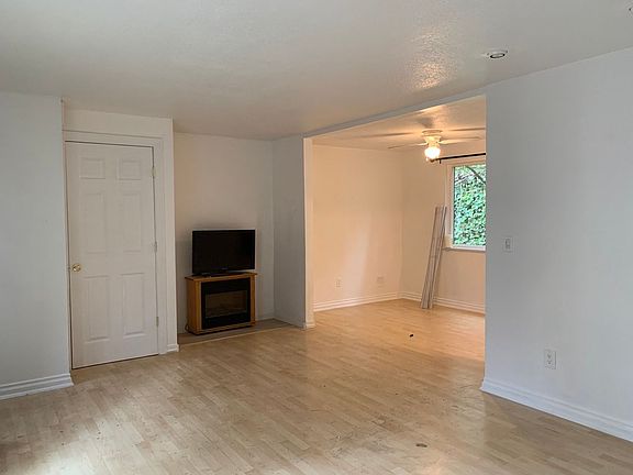 5th image of 1662 Village Park Pl