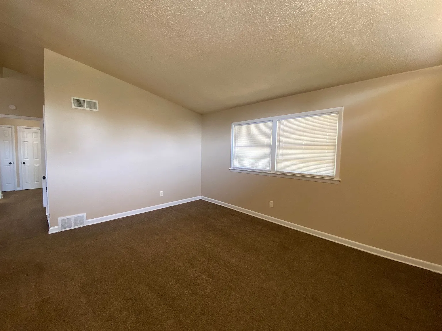 3245 Stella St — Photo 3