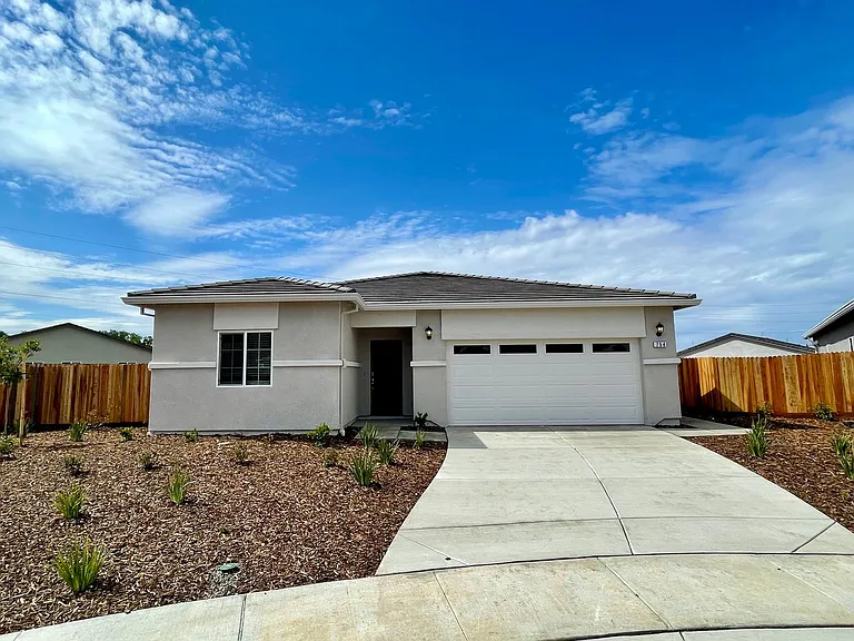 754 Tamarack Ct — Photo 3