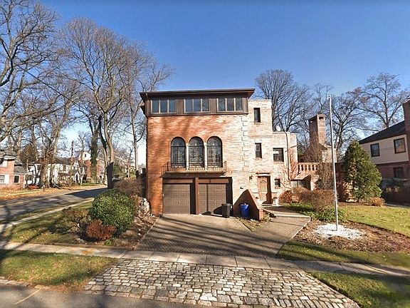 2nd image of 8435 Chevy Chase St