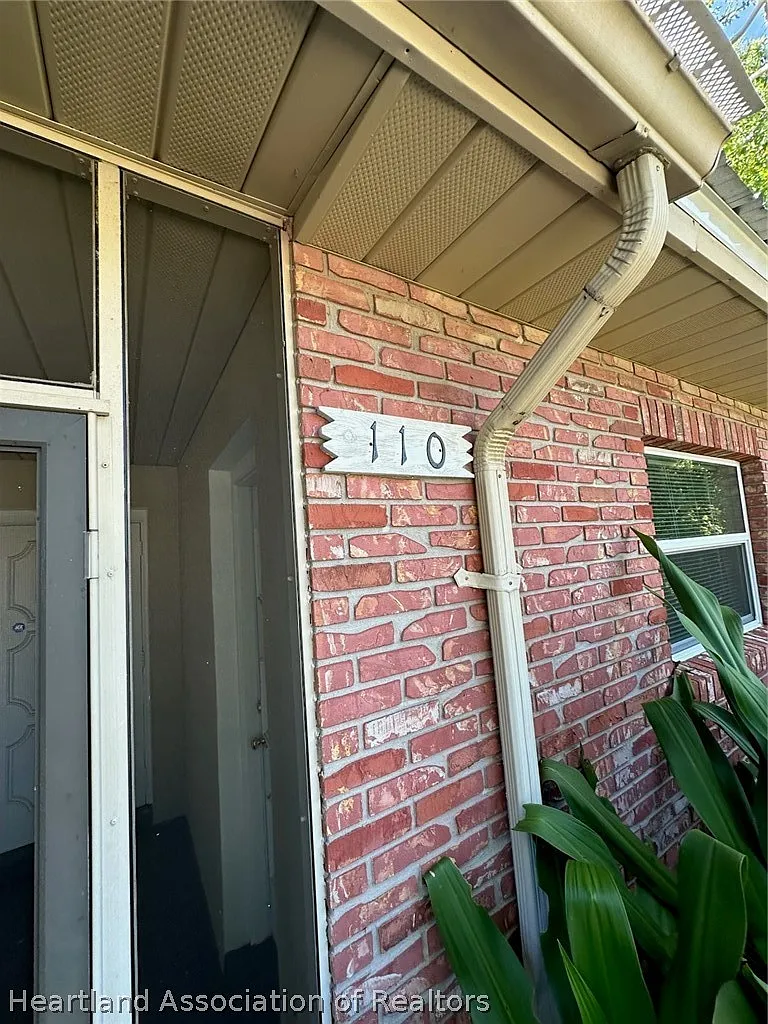 2 bed, 2.0 bath, 906 sqft, $1,295 — Photo 1