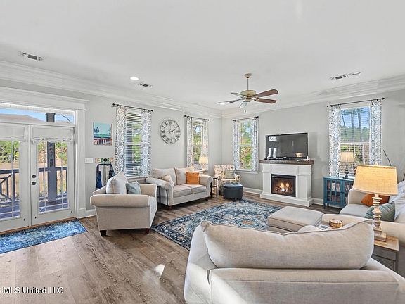 4th image of 6401 Ascot Dr