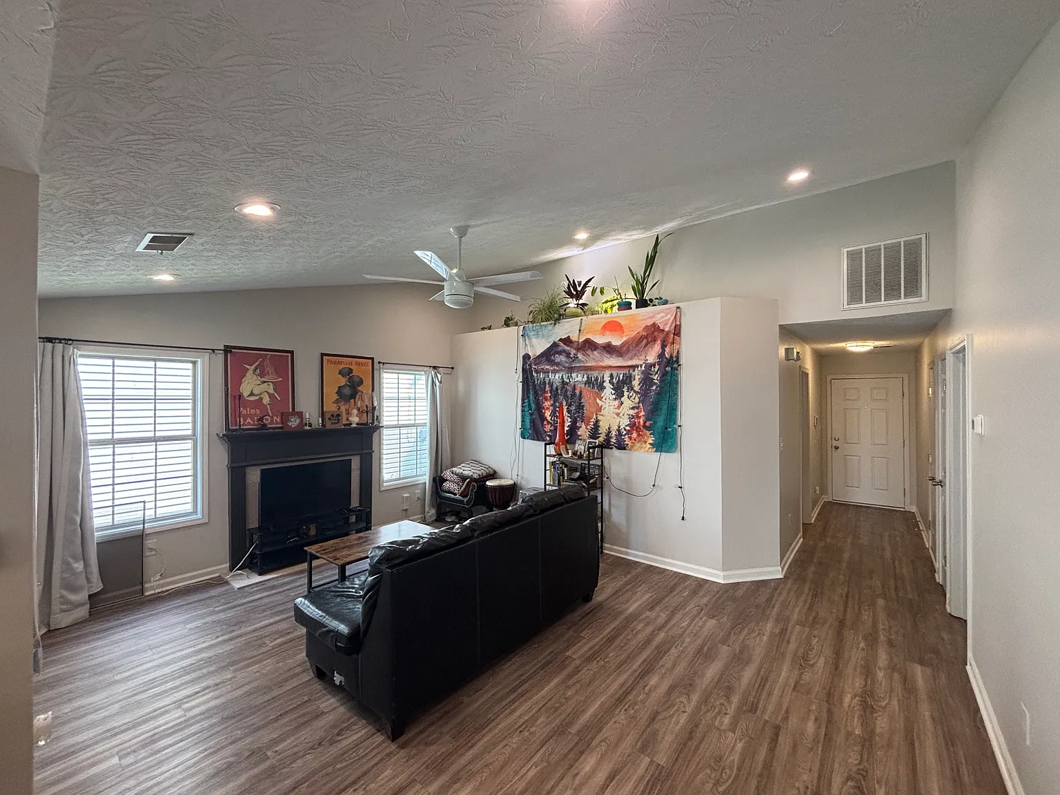 3 bed, 1260 sqft, $1,955 — Photo 4