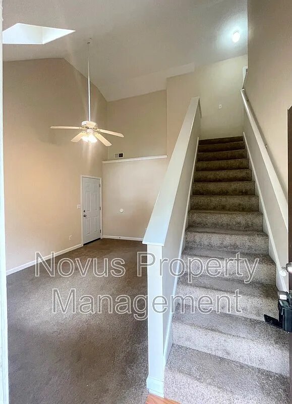 3 bed, 2.0 bath, 1056 sqft, $1,395 — Photo 2