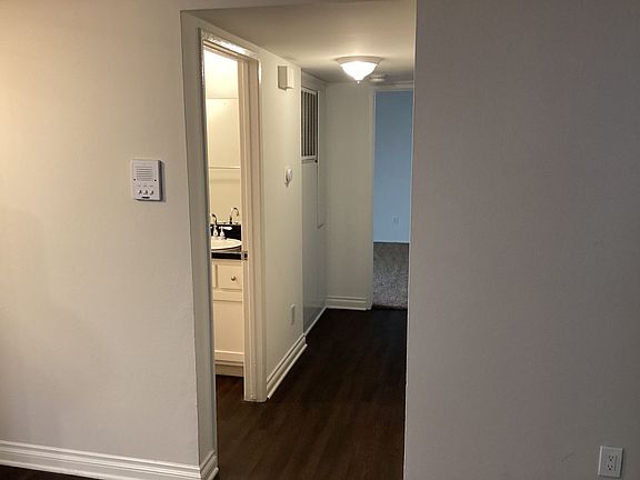 5th image of 11113 Moorpark St APT 107