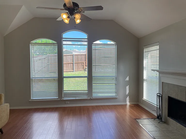 553 Presidio Dr — Photo 7