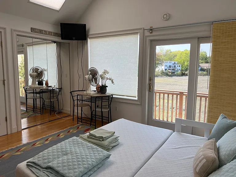 141 Middle Beach Rd — Photo 4