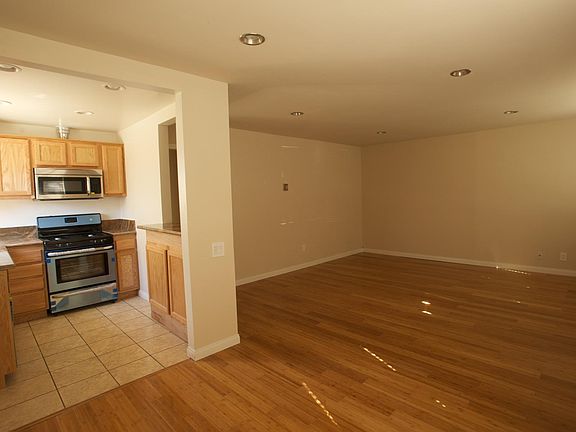 Open kitchen to dinning and living rooms