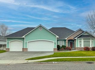 130 Mesa Dr, Richland, WA 99352