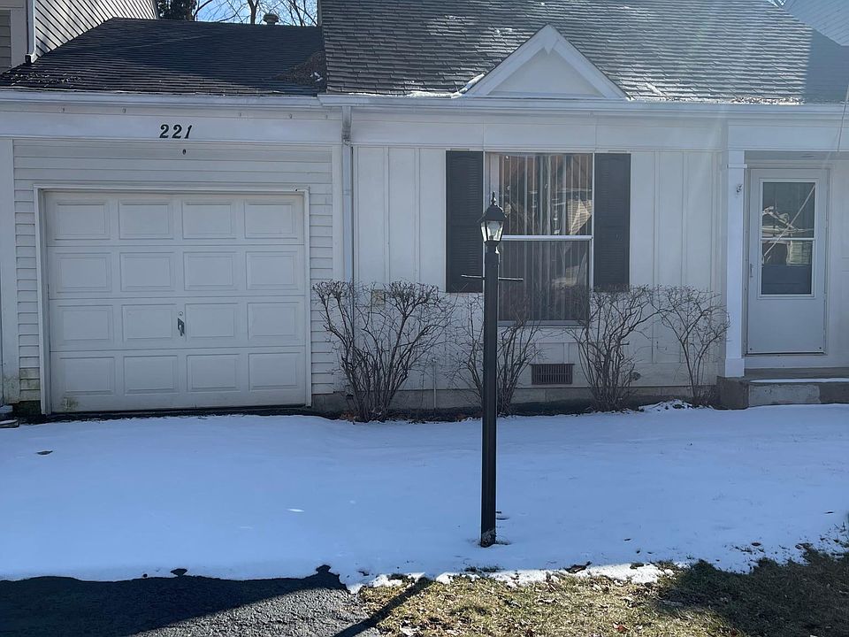 1st image of 221 W Fairfield Ct