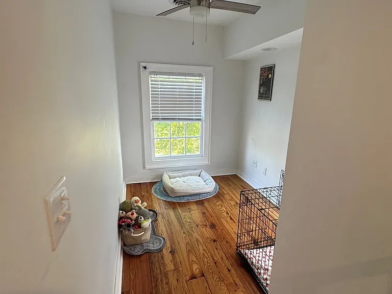 402 Queen St — Photo 16