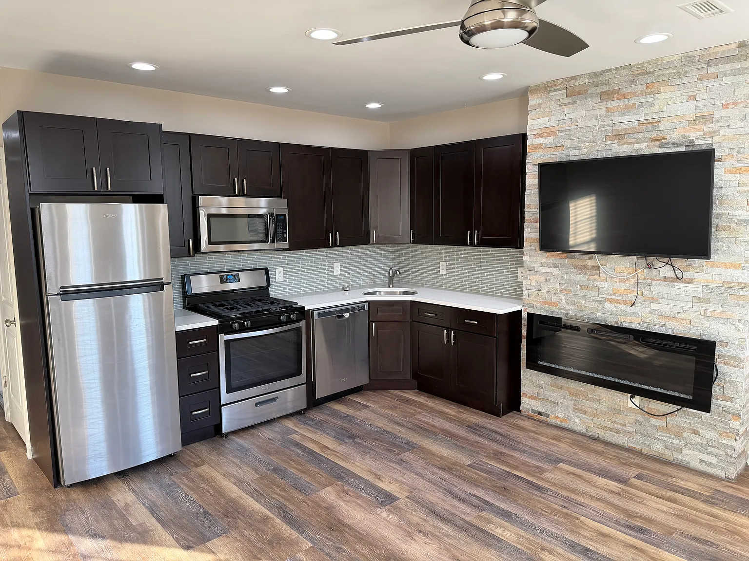 4918 Warrington Ave — Photo 2