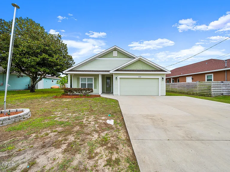 305 Evergreen St — Photo 1