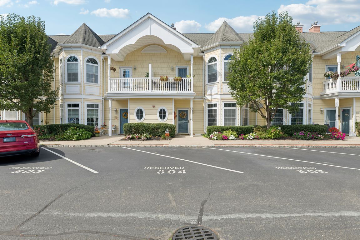 Emily Dr-S2709-001.jpg