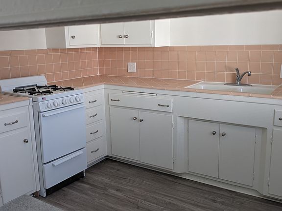 4th image of 6270 Hazeltine Ave #23
