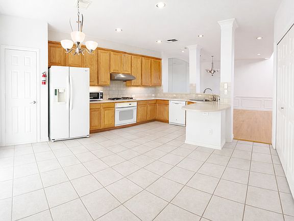 3rd image of 8108 Locust St