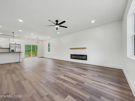 5th image of 906 Avenue A