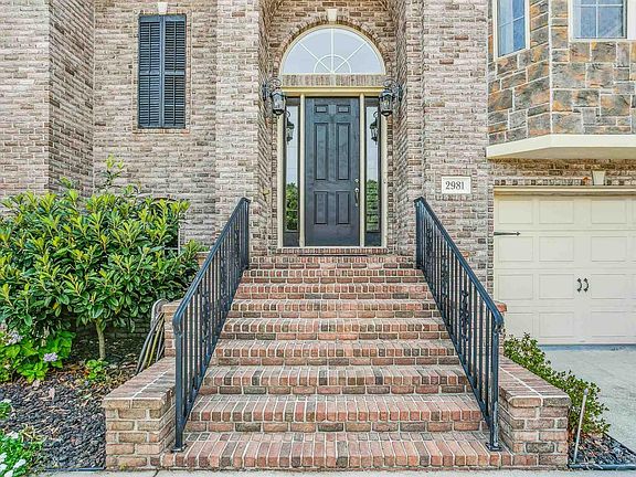 3rd image of 2981 Oak Pointe Dr