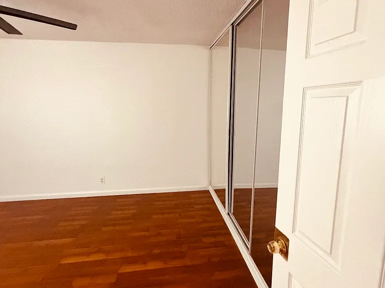 12921 Oxnard St #8 — Photo 10