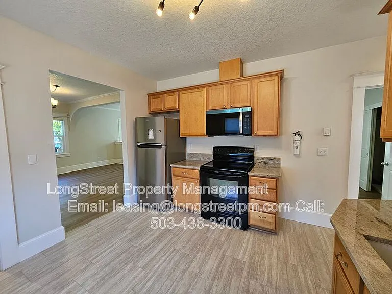 1749 SE 46th Ave — Photo 1