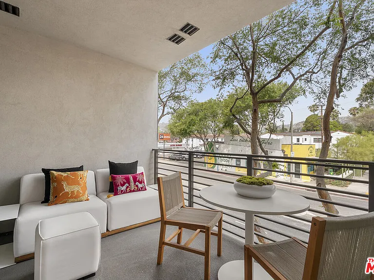 7428 Santa Monica Blvd #202 — Photo 9