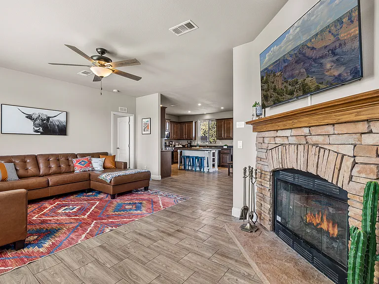 879 E Kron Dr — Photo 6