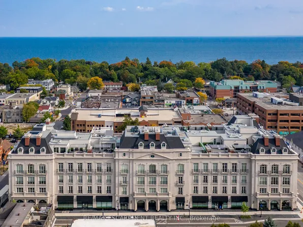 300 Randall St #Penthouse 5, Oakville, ON L6J 0G2