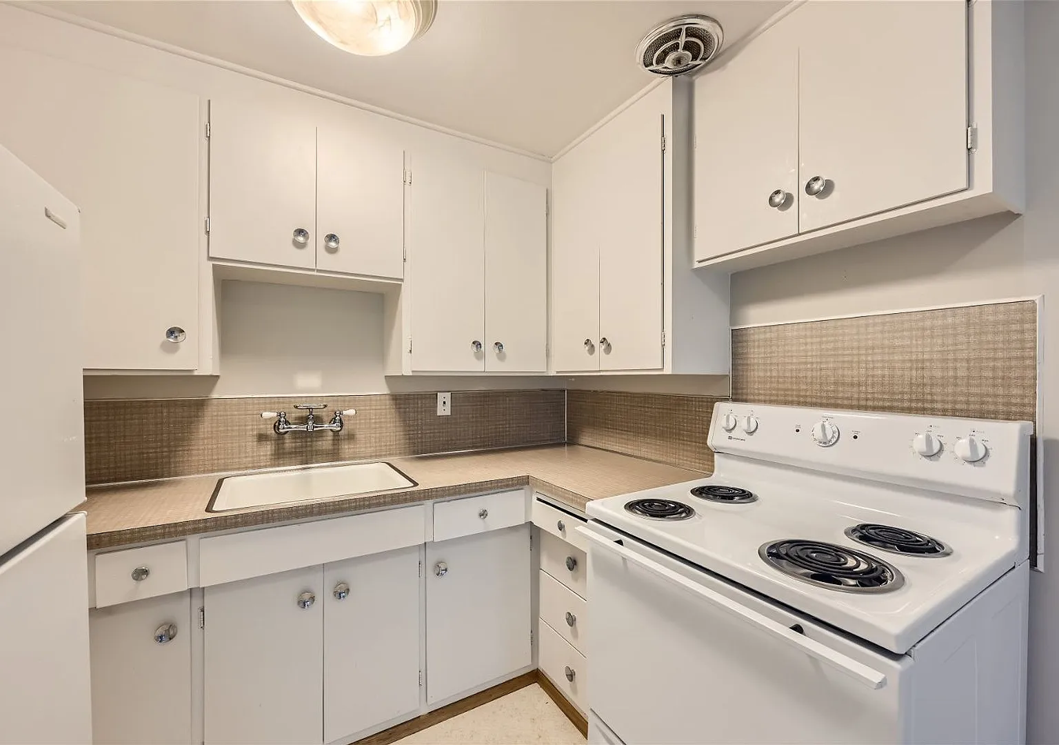 Charming 1bed/1bath Apartment Near Green Lake! — Photo 2